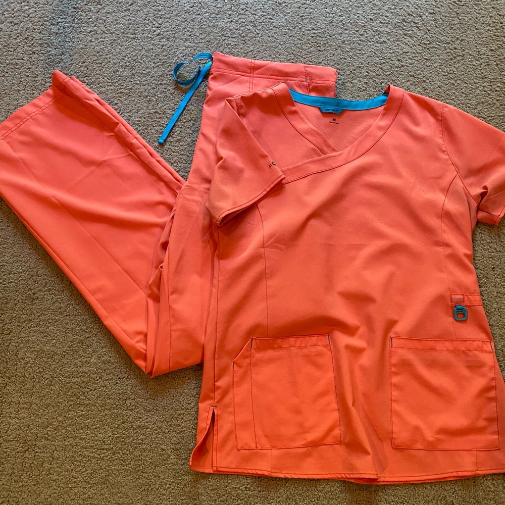 Carhartt women’s cross flex scrubs